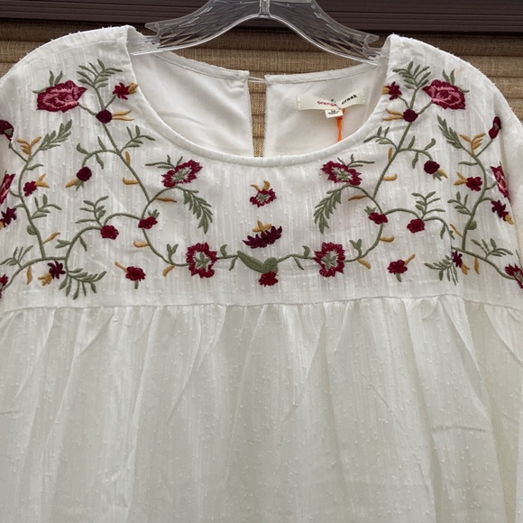 🆕 White midi embroidered dress in size M - Picture 2 of 4